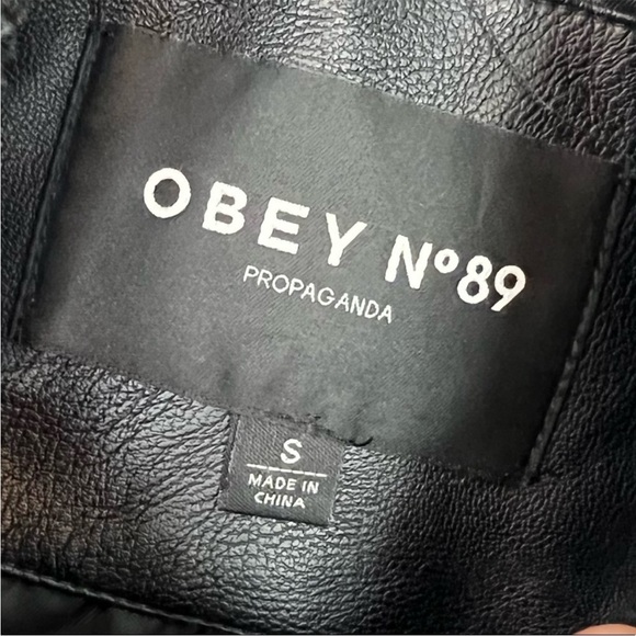 Obey black faux leather sleeves Embroidered Patch bomber jacket S - Picture 5 of 9